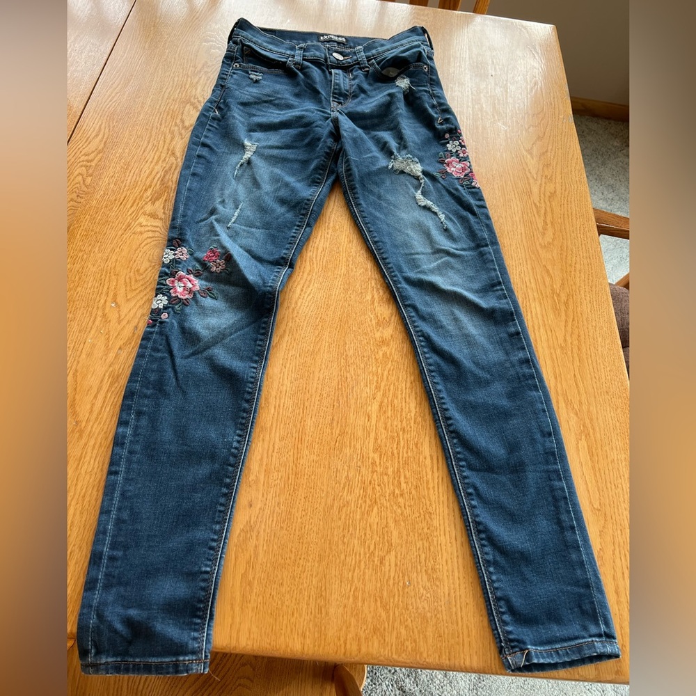 Express Women's Denim Embroidered Flowers
Mid Rise Jeans/ leggings